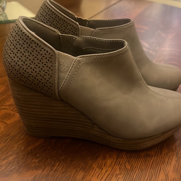 Dr. Scholl’s memory foam cool fit wedge heels/ booties - Picture 2 of 6